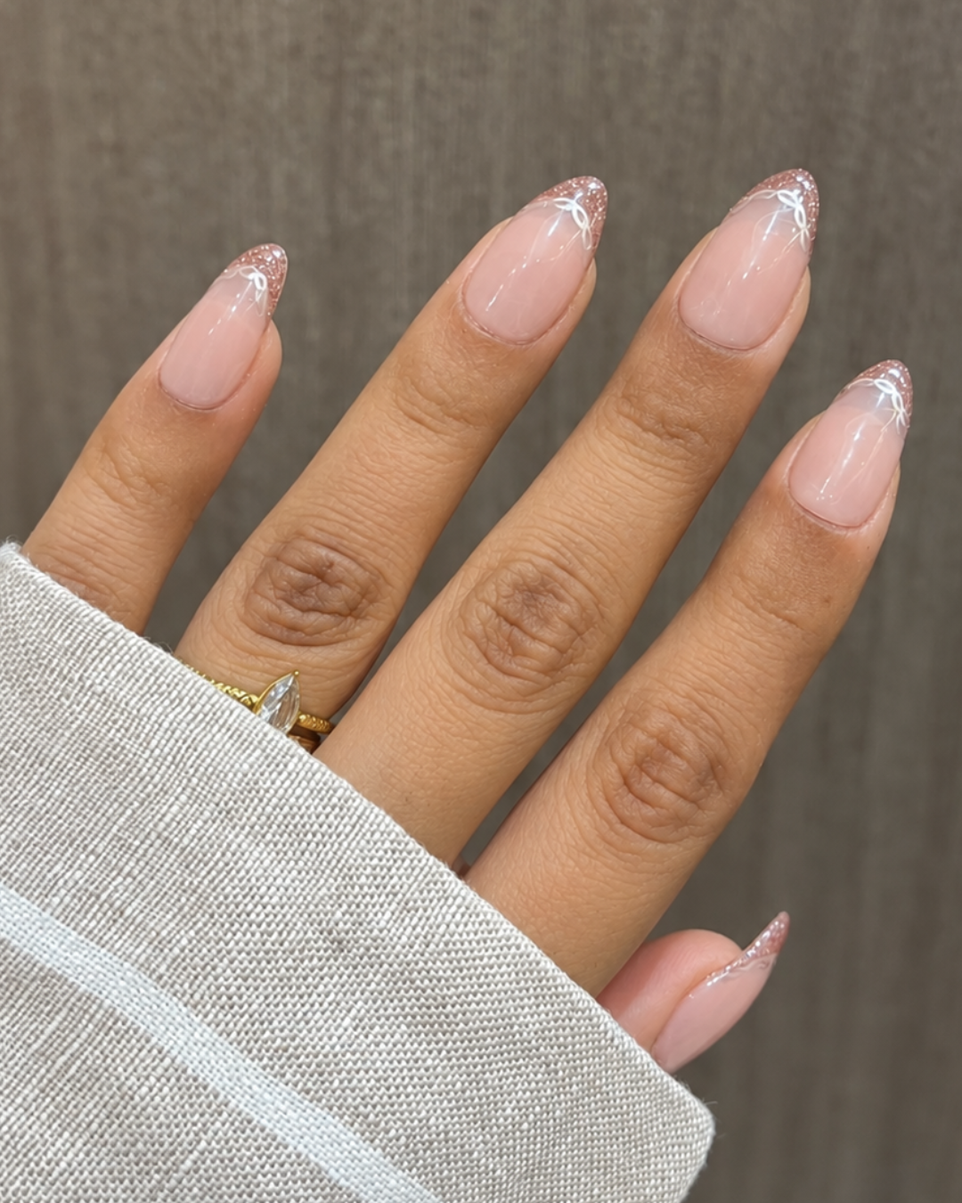 Chain Loop Rose press-on nail set of 20 in standard sizes