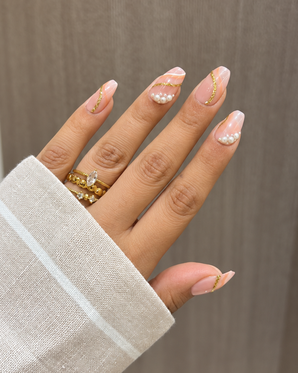 Pearl Veil press-on nail set of 20 in standard sizes