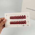 Intimate press-on nail set of 20 in standard sizes