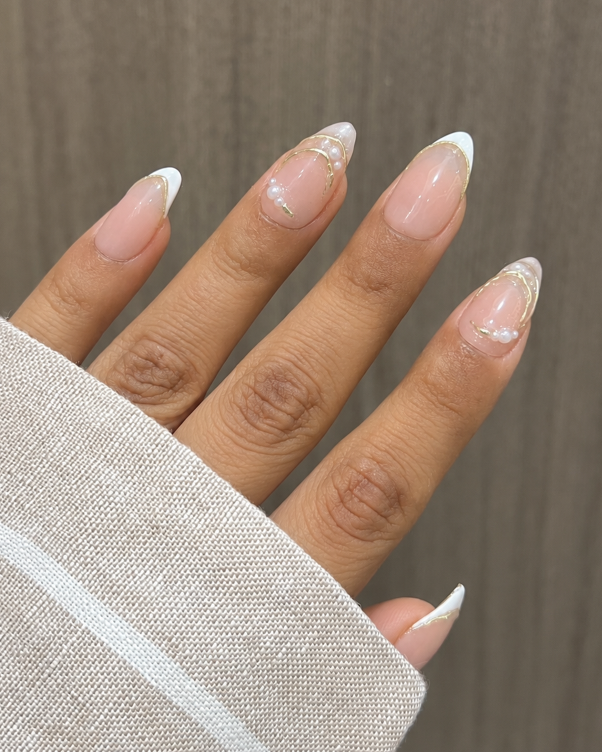 Pearl Whisper press-on nail set of 20 in standard sizes