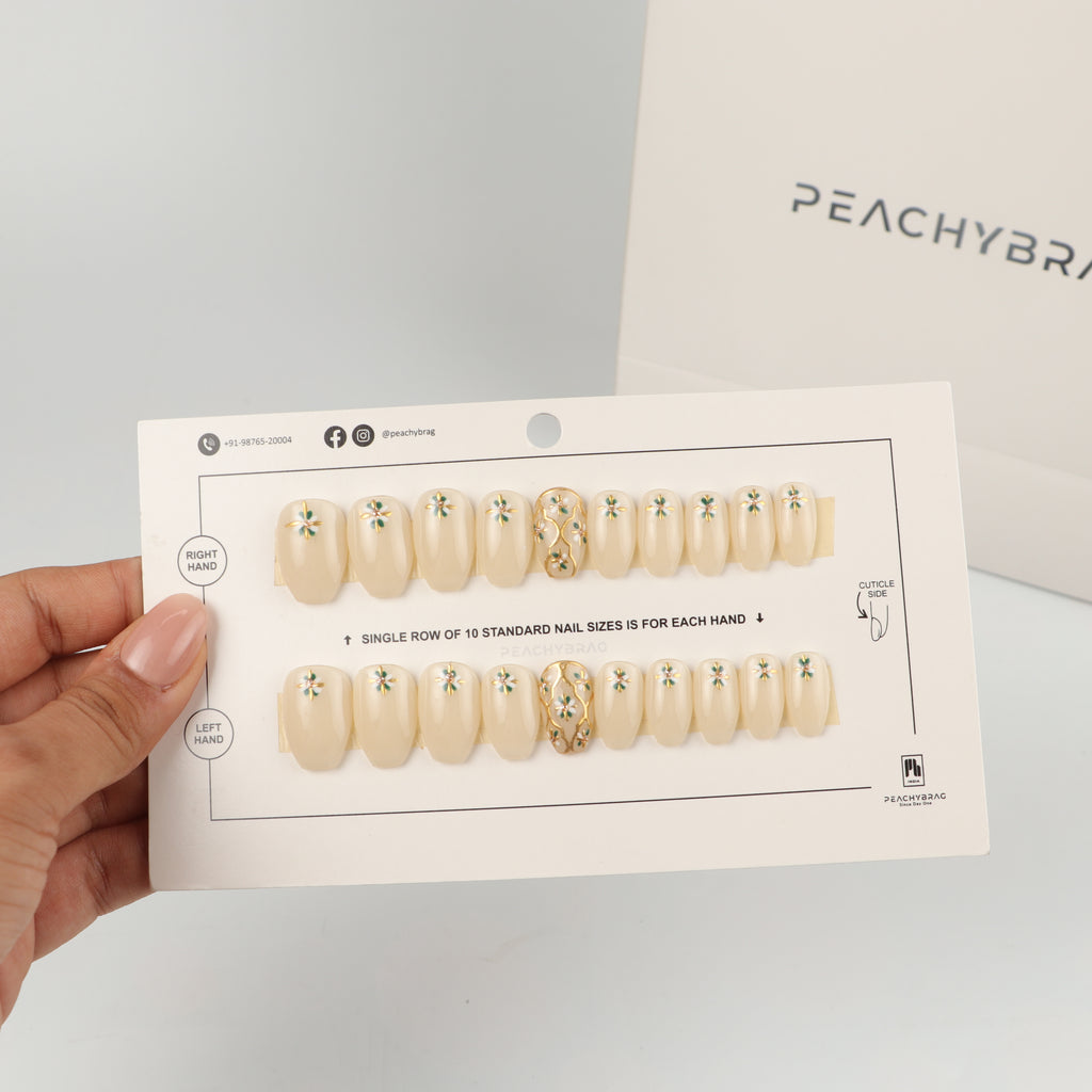 Noorzaar press-on nail set of 20 in standard sizes