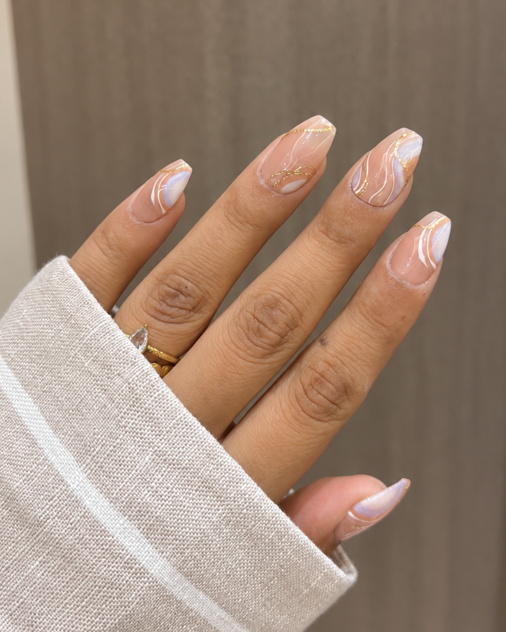 Amber Swirl press-on nail set of 20 in standard sizes