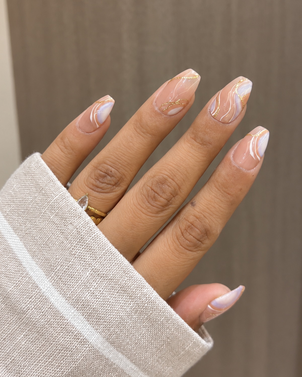 Amber Swirl press-on nail set of 20 in standard sizes