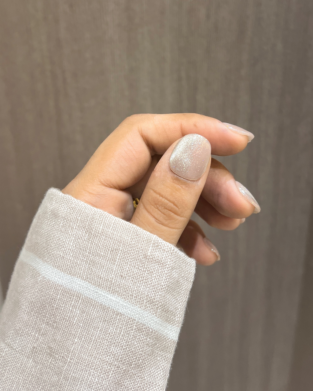 Mocha Mist Cateye reusable press-on nails for an at-home manicure