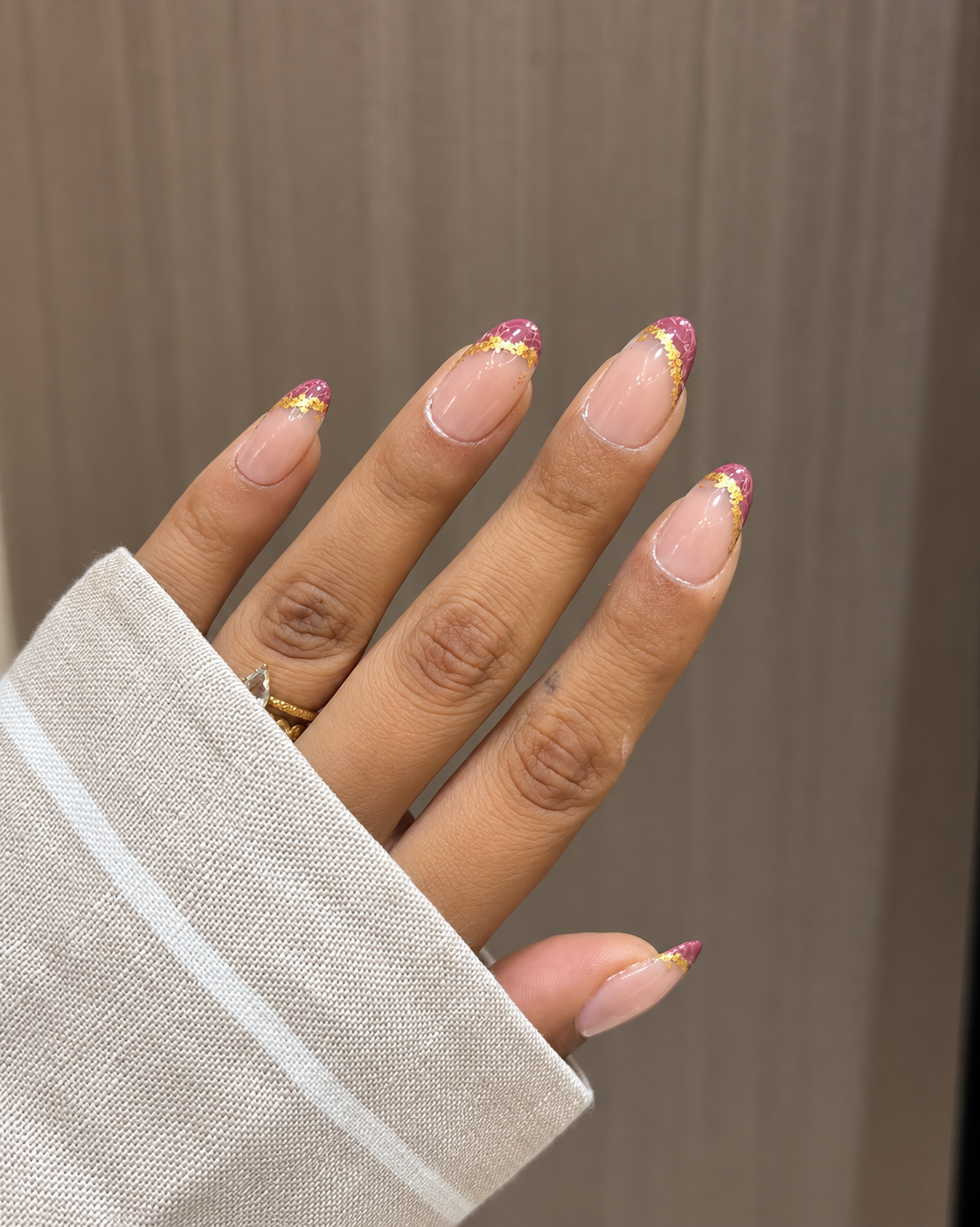 Foil Veil press-on nail set of 20 in standard sizes