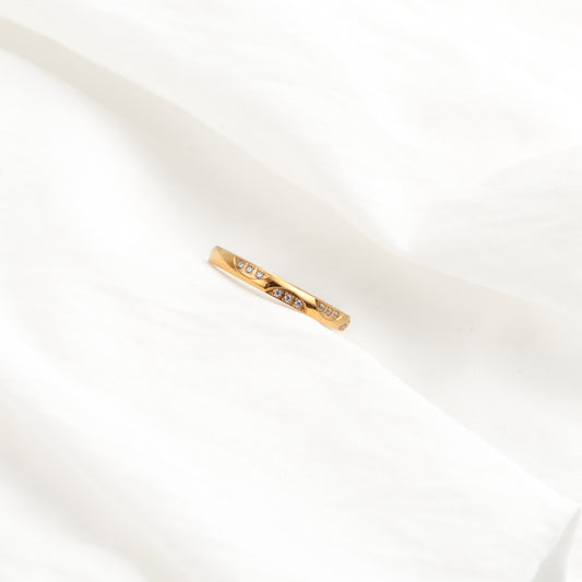 Studs Hump Band Ring