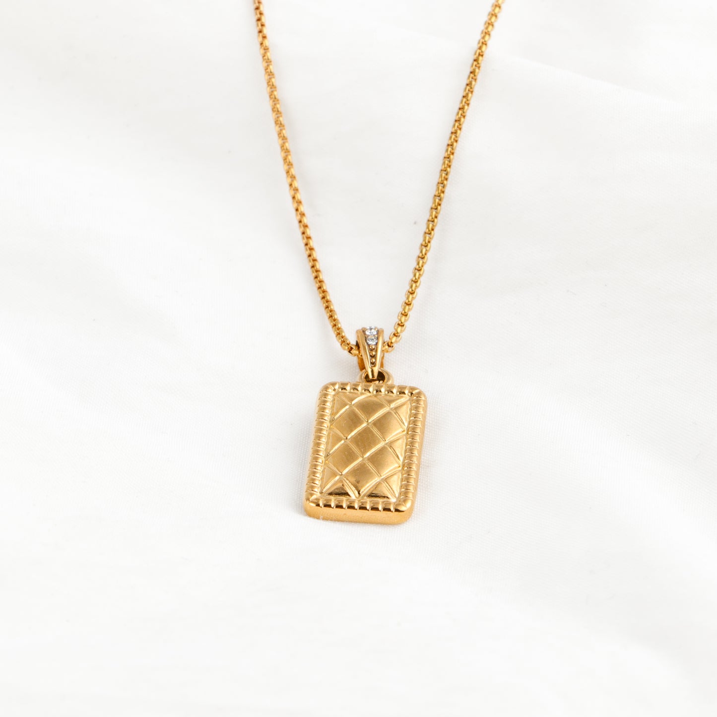 Rusk Bed Necklace