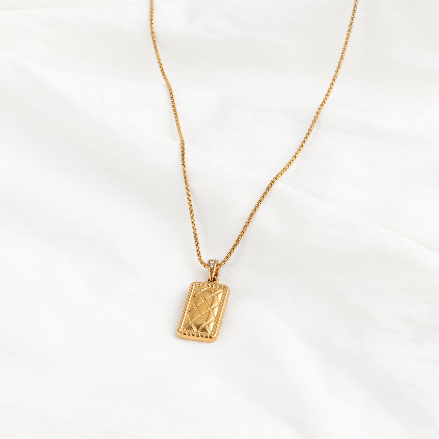 Rusk Bed Necklace