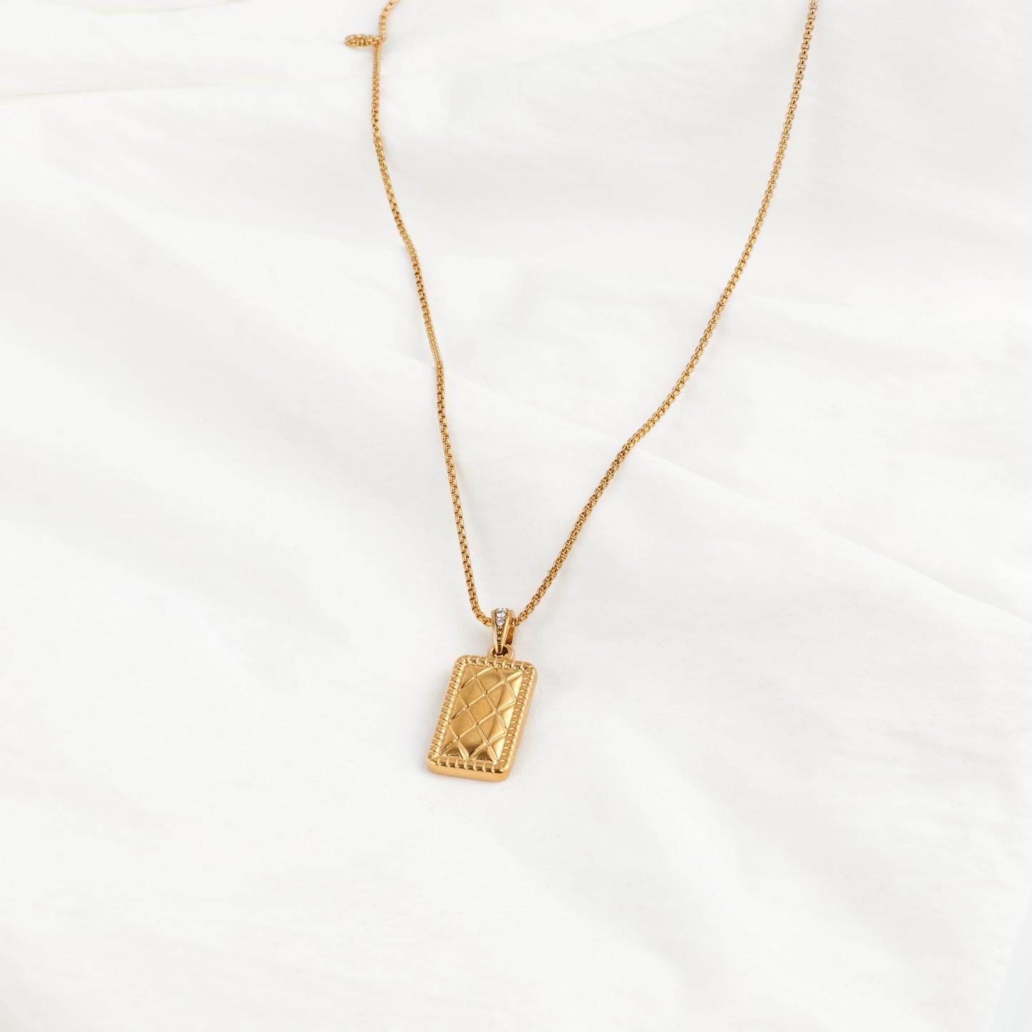 Rusk Bed Necklace