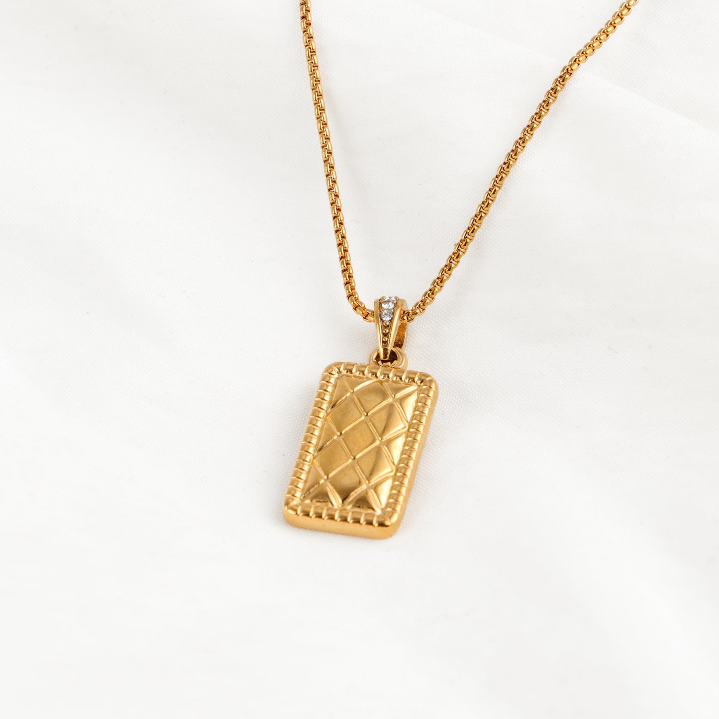 Rusk Bed Necklace
