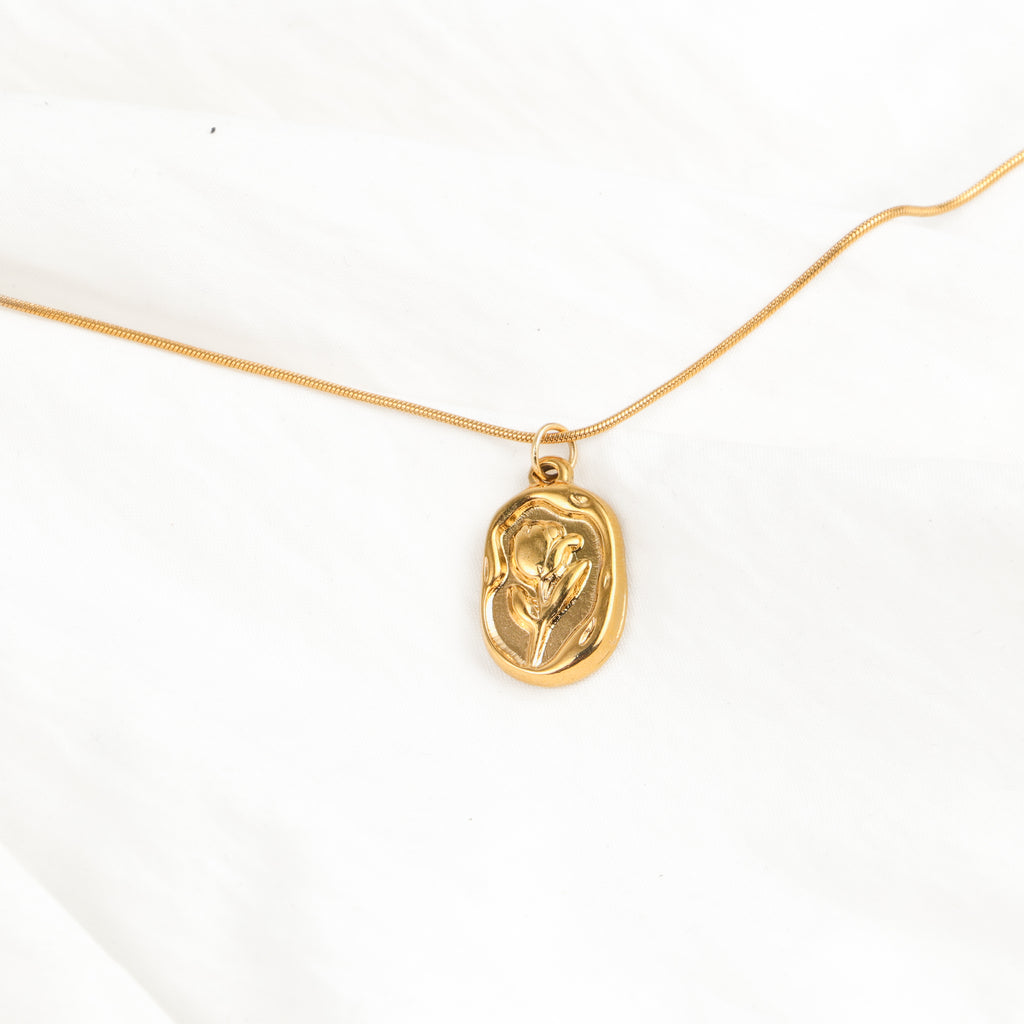 Rosaria Necklace