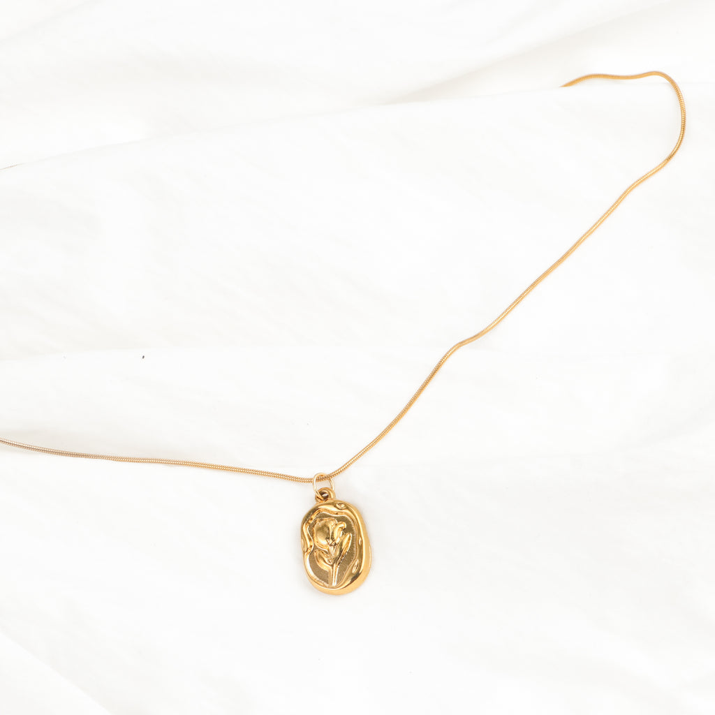 Rosaria Necklace