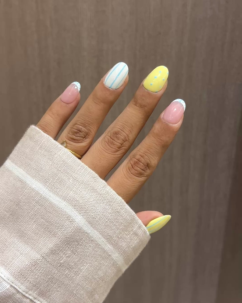 Sunny Squeeze Nails